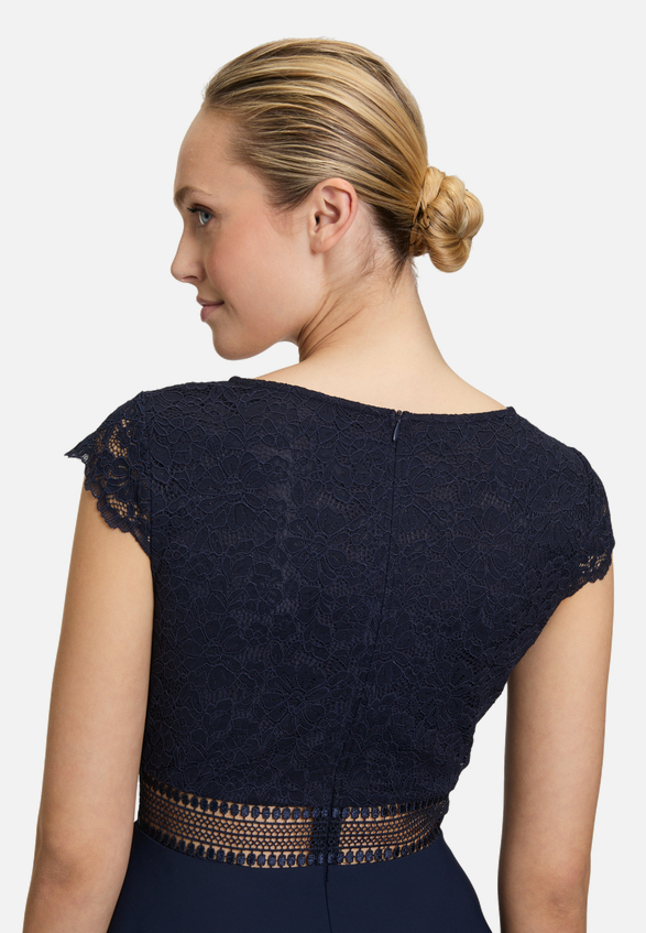 Abendkleid mit Spitze / Detailbild