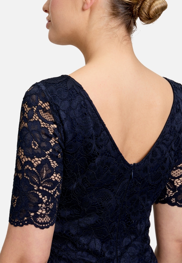 Abendkleid mit Spitze / Detailbild