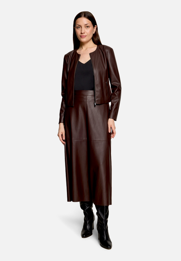 Blazer-Jacke mit Reißverschluss / Modellfoto Vorderseite (Outfit)
