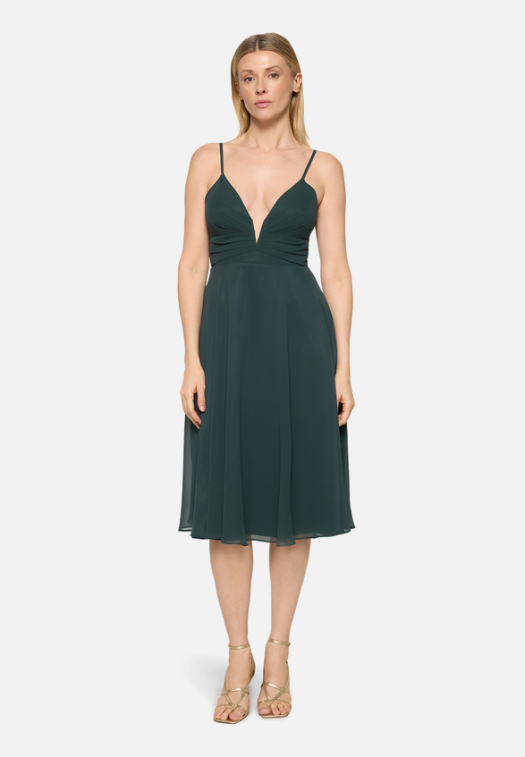Chiffonkleid mit V-Ausschnitt / Modellfoto Vorderseite