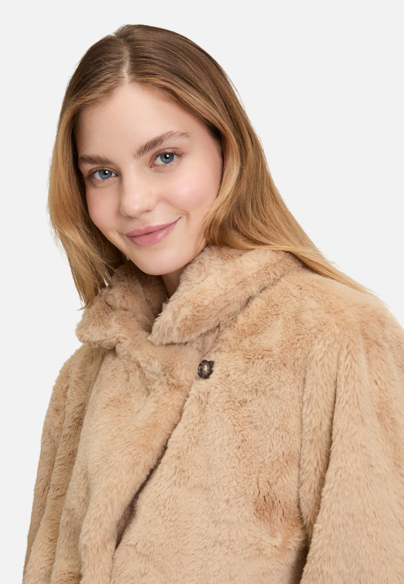 Outdoorjacke mit Plüsch / Detailbild