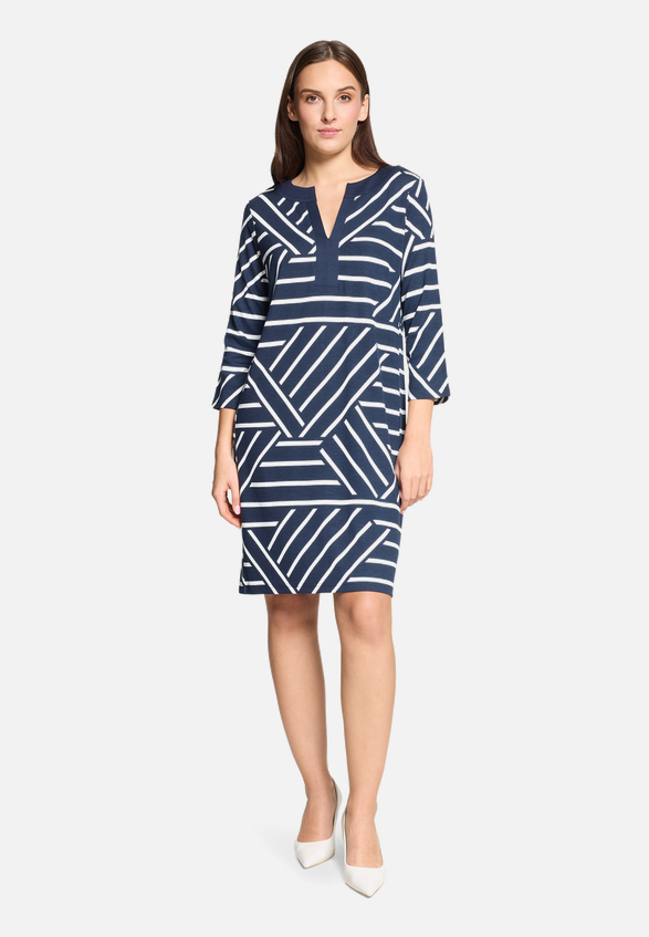 Jerseykleid mit 3/4 Arm / Modellfoto Vorderseite