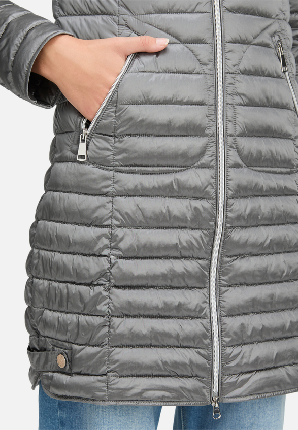Steppjacke mit Reißverschlusstaschen / Detailbild
