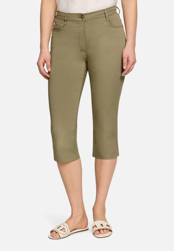 Sommerhose Slim Fit / Modellfoto Vorderseite