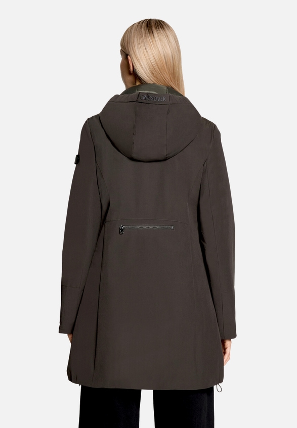 Outdoorjacke mit abnehmbarer Kapuze / Modellfoto Rückseite