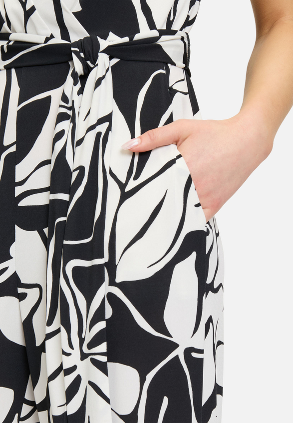 Jumpsuit mit Bindegürtel / Detailbild