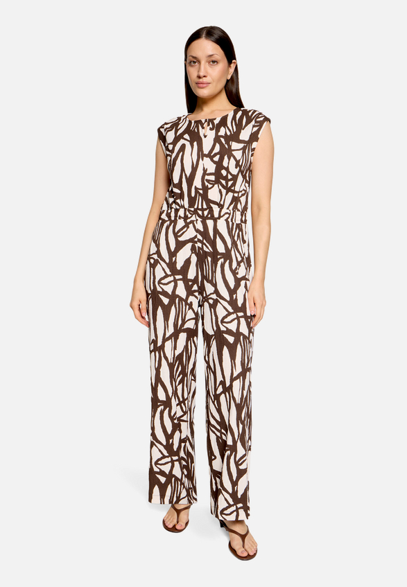 Jumpsuit mit Muster / Modellfoto Vorderseite