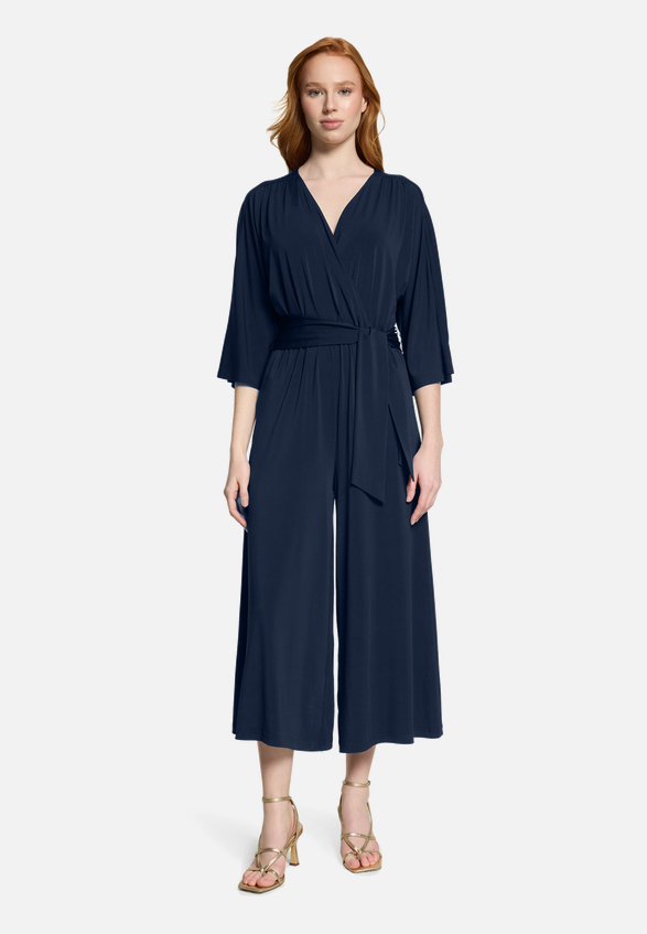 Jumpsuit mit Eingrifftaschen / Modellfoto Vorderseite
