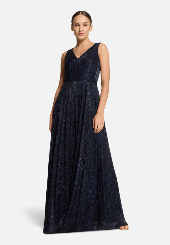 Abendkleid mit Plissee / Modellfoto Vorderseite (Outfit)