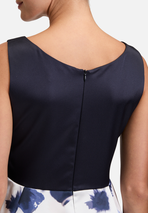 Cocktailkleid mit ausgestelltem Rock / Detailbild