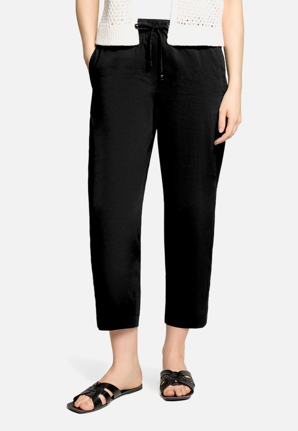 Casual-Hose mit elastischem Bund / Modellfoto Vorderseite (Outfit)