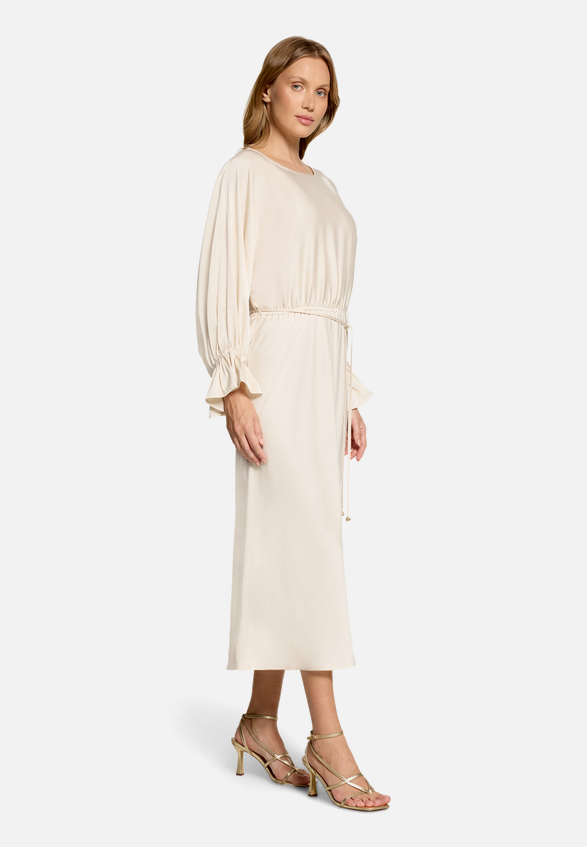 Cocktailkleid mit U-Boot-Ausschnitt / Modellfoto Vorderseite (Outfit)