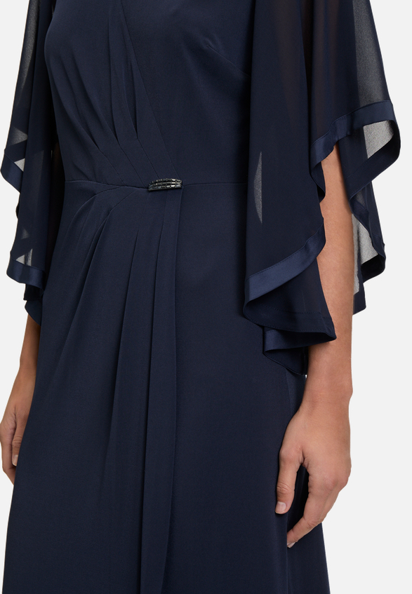 Abendkleid mit Flügelärmeln / Detailbild