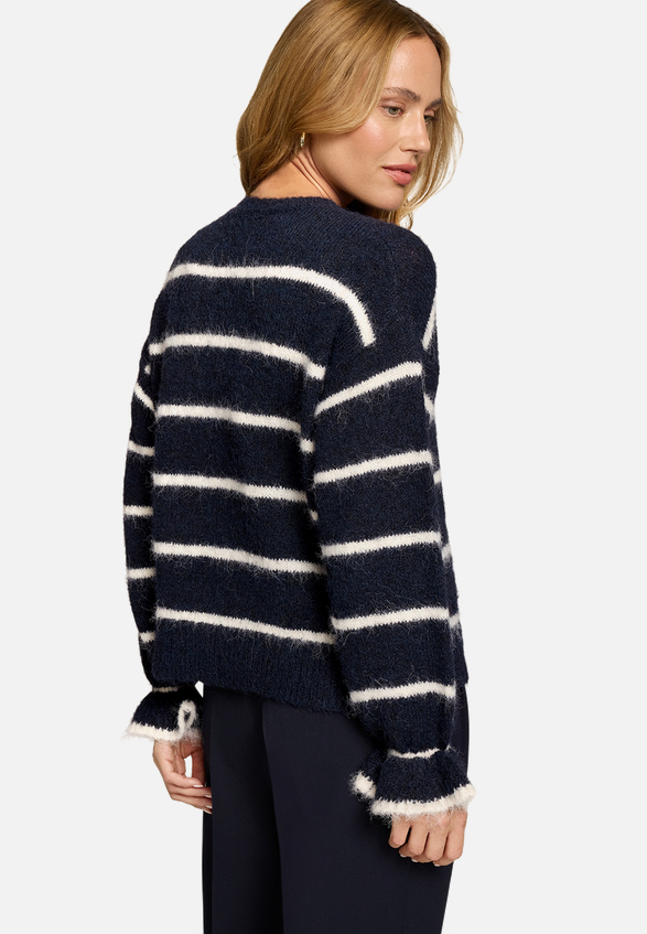 Pullover gestreift mit Wolle / Modellfoto Rückseite