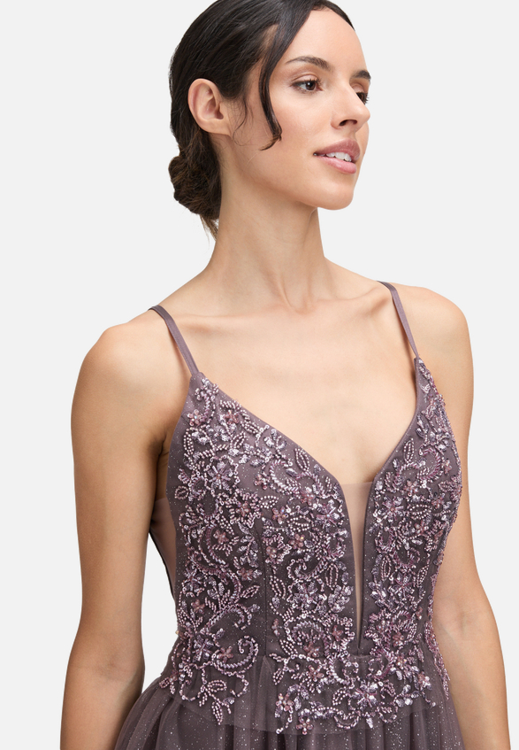 Abendkleid mit Stickerei / Detailbild