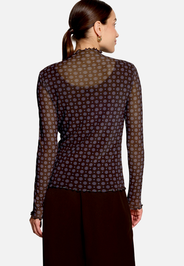 Halbarm-Shirt mit Muster / Modellfoto Rückseite