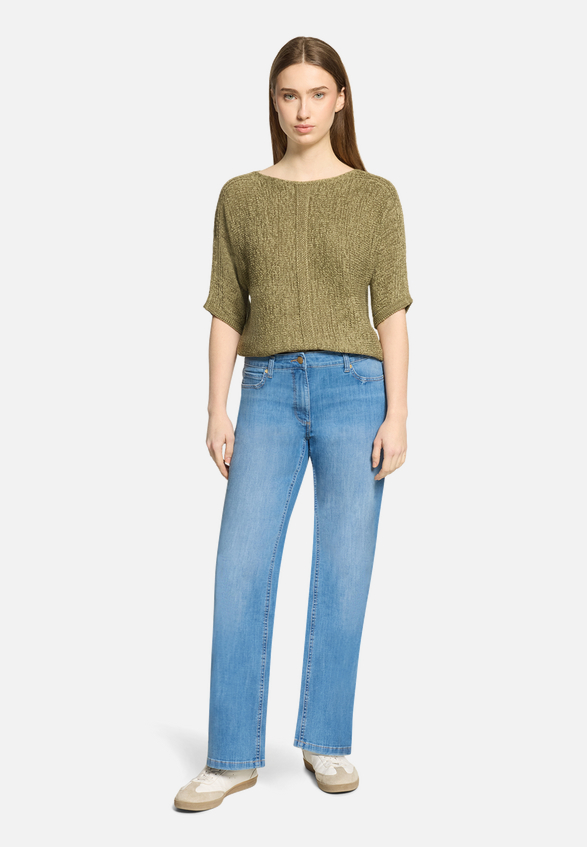 Strickpullover kurzarm / Modellfoto Vorderseite (Outfit)