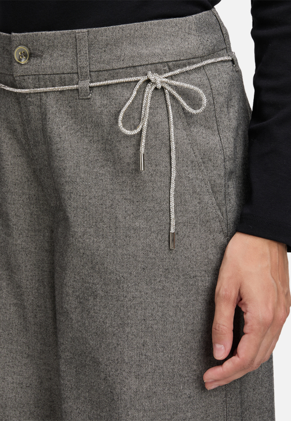 Casual-Hose mit Bindegürtel / Detailbild