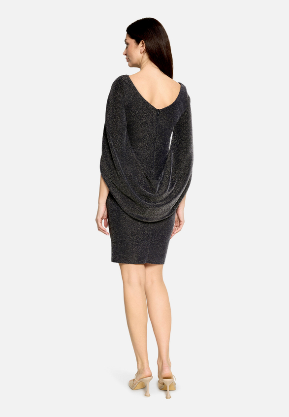 Cocktailkleid im Glitzer-Look / Modellfoto Rückseite