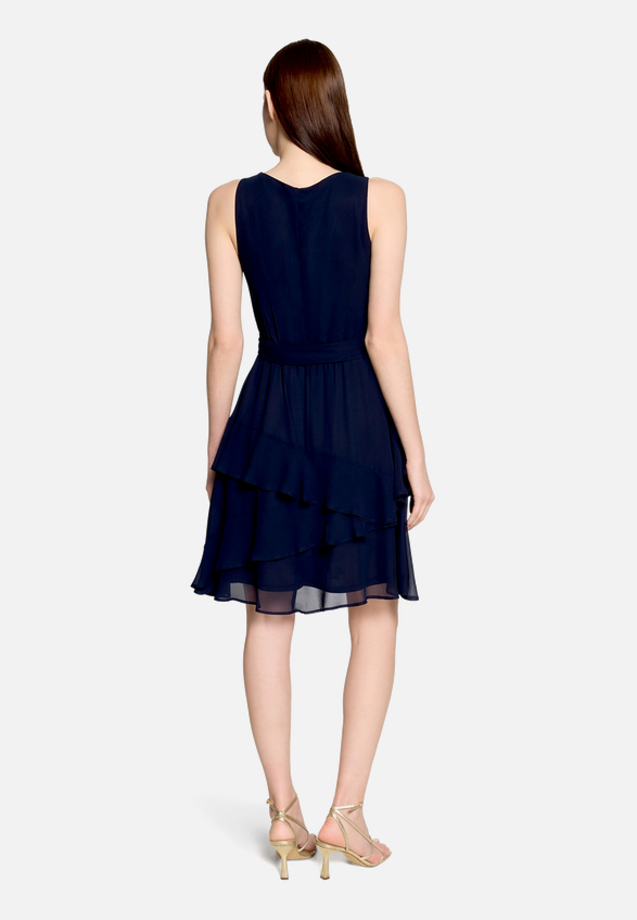 Cocktailkleid mit Volant / Modellfoto Rückseite