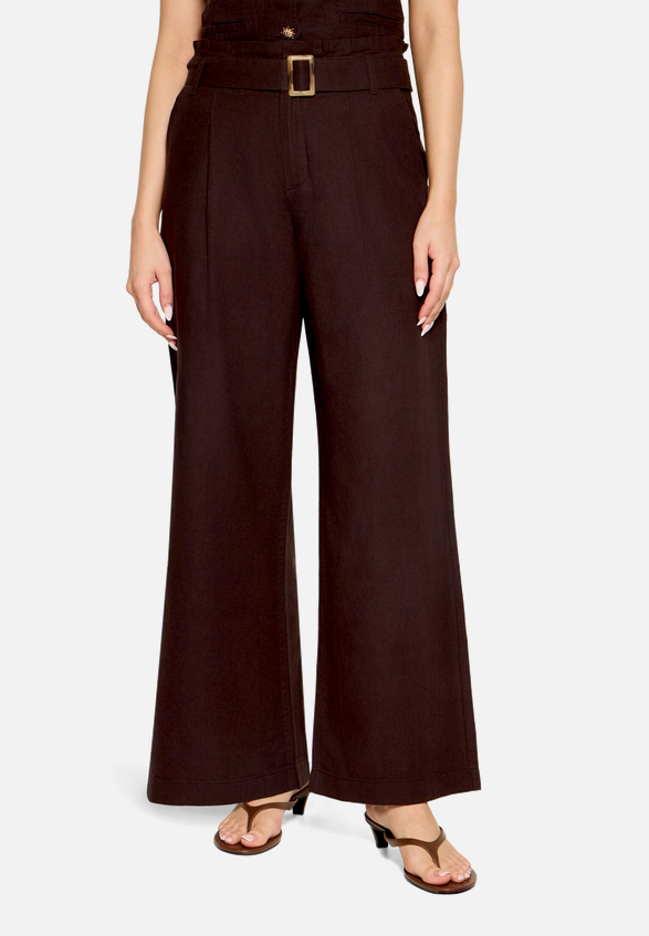 Casual-Hose mit Bundfalten / Modellfoto Vorderseite