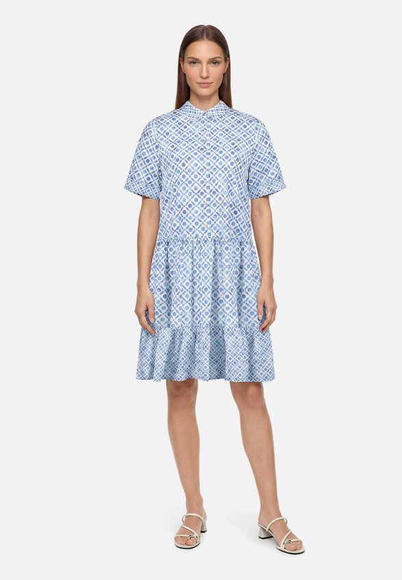 Blusenkleid mit Muster / Modellfoto Vorderseite