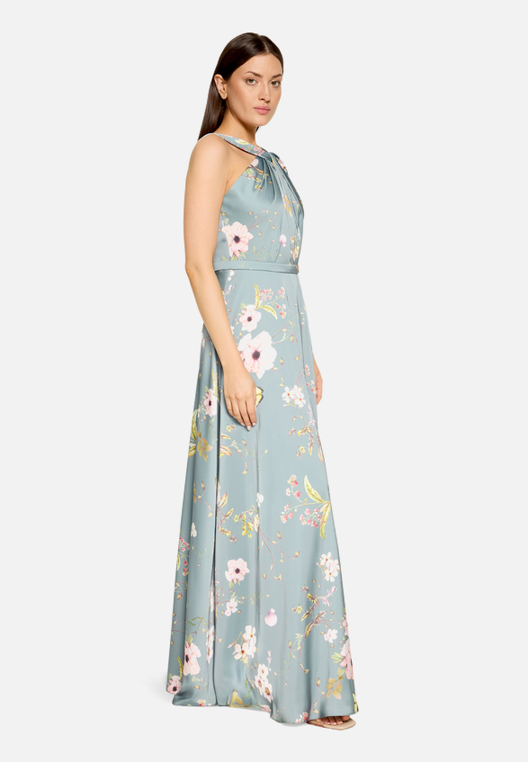 Abendkleid mit Blumenprint / Modellfoto Vorderseite (Outfit)