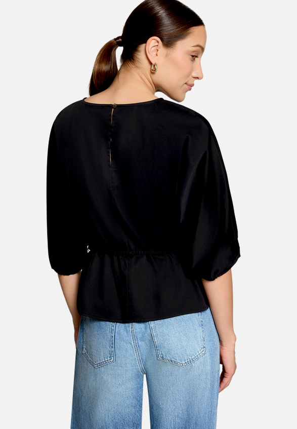 Kurzarm-Bluse mit Bindegürtel / Modellfoto Rückseite