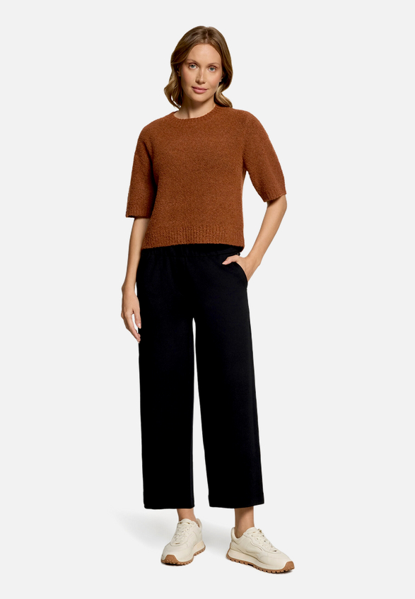 Strickpullover mit Rundhalsausschnitt / Modellfoto Vorderseite (Outfit)