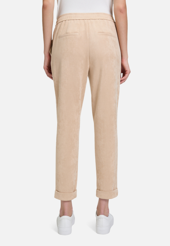 Schlupfhose mit Biesen / Modellfoto Rückseite