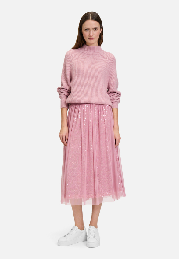 Grobstrick-Pullover mit hohem Kragen / Modellfoto Vorderseite (Outfit)