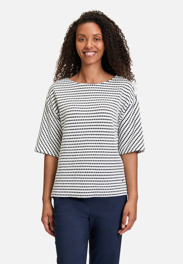 Sweatpullover mit Rundhalsausschnitt / Modellfoto Vorderseite