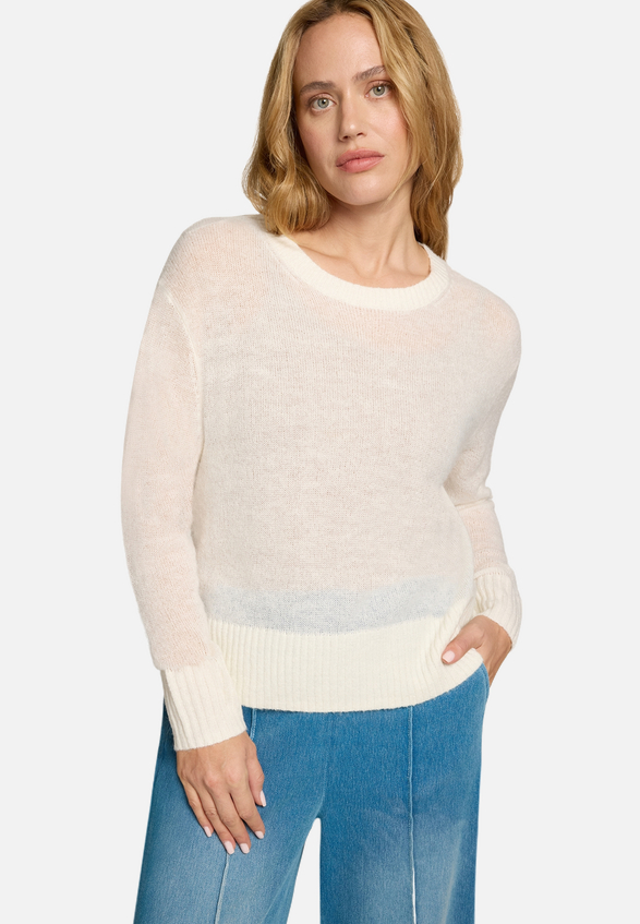 Pullover mit Alpakawolle / Modellfoto Vorderseite