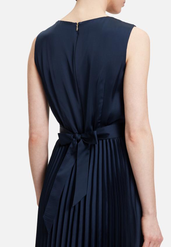 Chiffonkleid mit Plissee / Detailbild