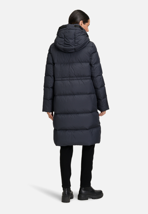 Daunen-Steppjacke mit Kapuze / Modellfoto Rückseite