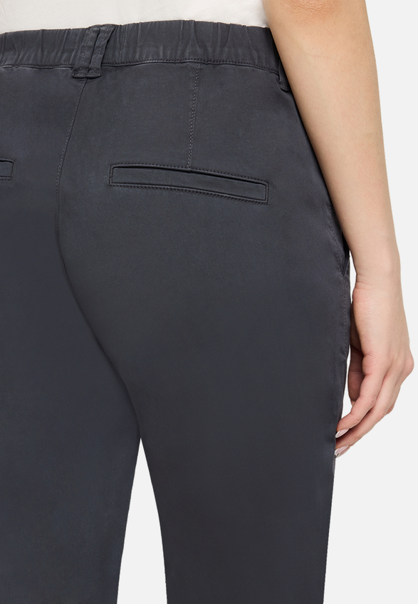 Chino-Hose mit Gummizug / Detailbild