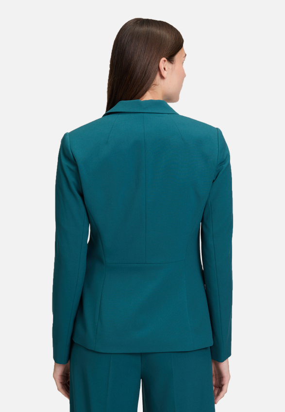 Klassischer Blazer mit Taschen / Modellfoto Rückseite