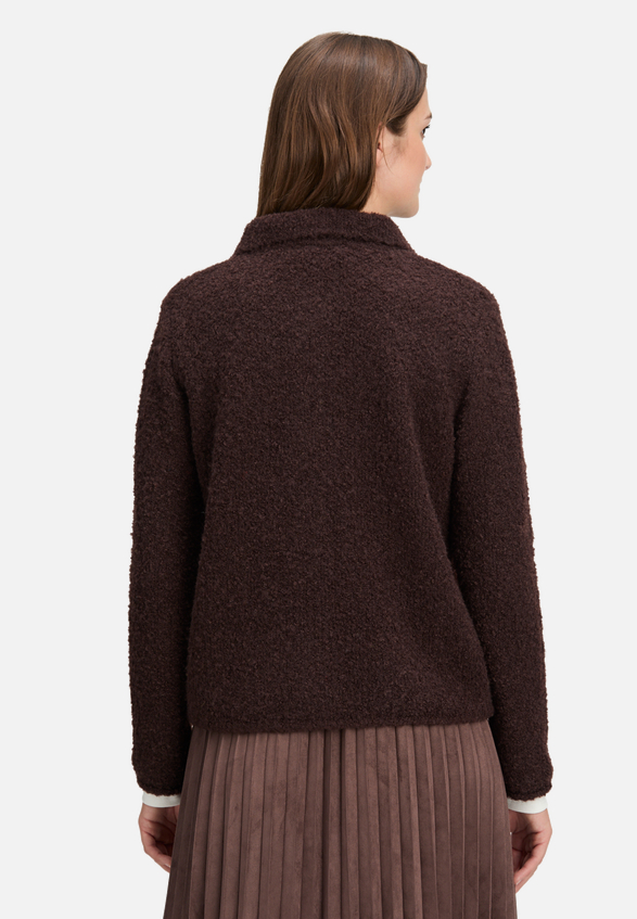 Cardigan mit Kragen / Modellfoto Rückseite