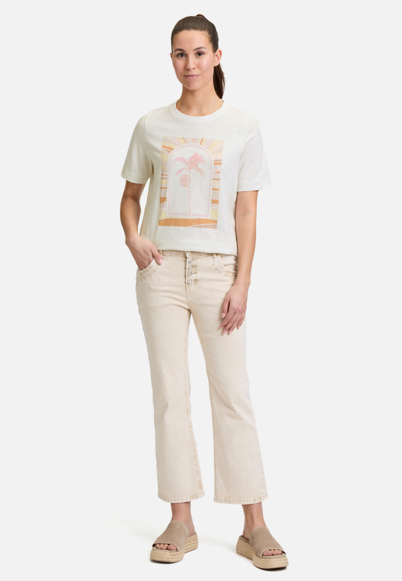 Printshirt mit Rundhalsausschnitt / Modellfoto Vorderseite (Outfit)