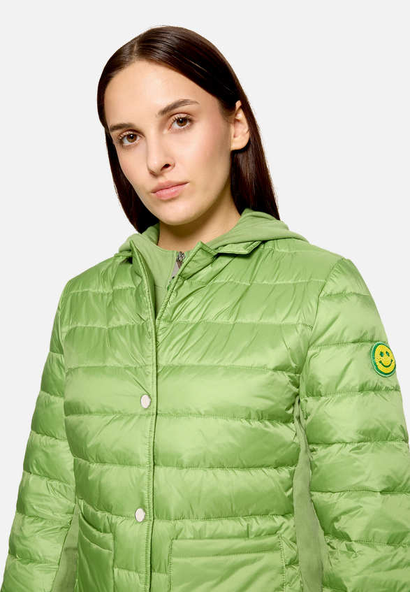Steppjacke mit abnehmbarer Kapuze / Detailbild