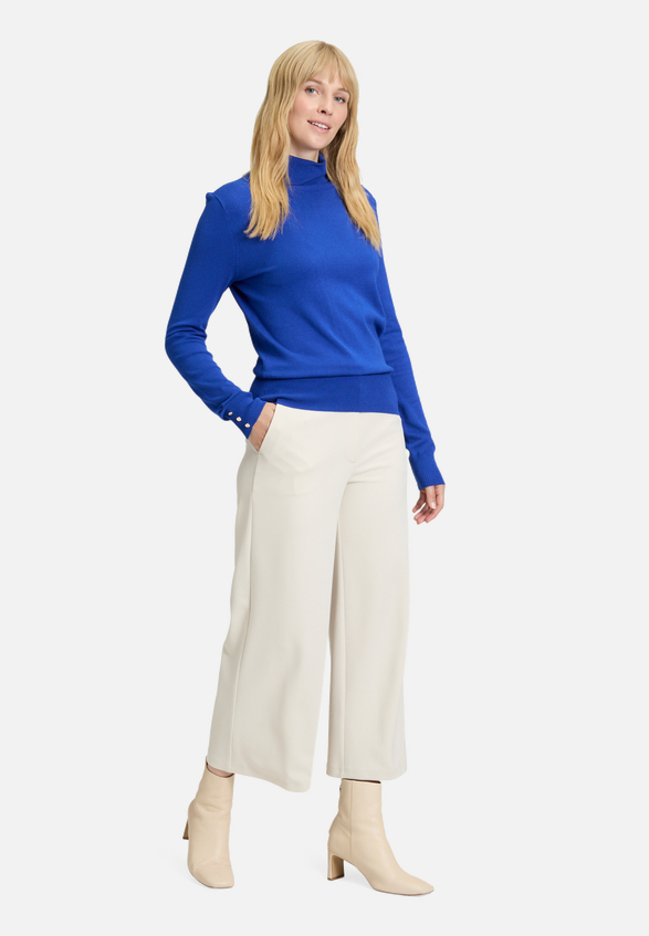 Rollkragenpullover langarm / Modellfoto Vorderseite (Outfit)
