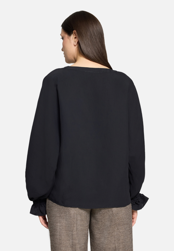 Casual-Bluse mit Schleifenknoten / Modellfoto Rückseite