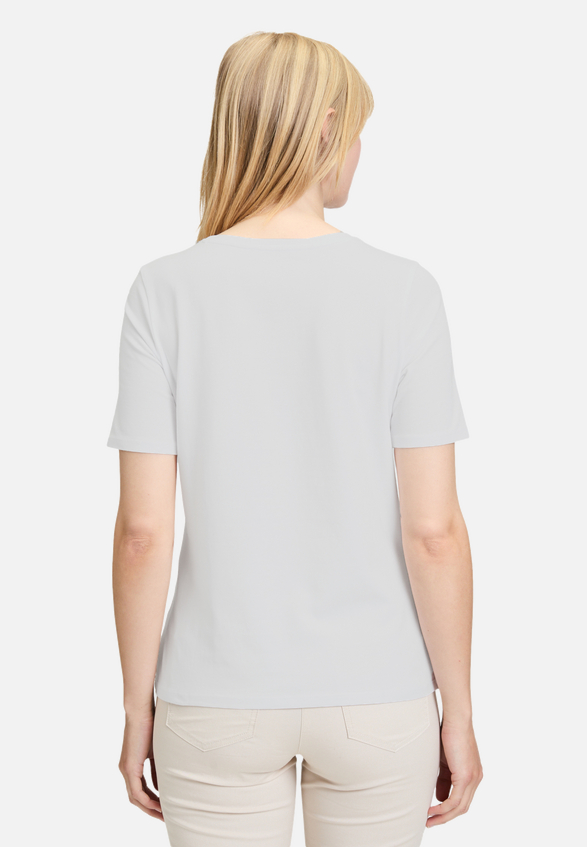 Basic Shirt mit Placement / Modellfoto Rückseite
