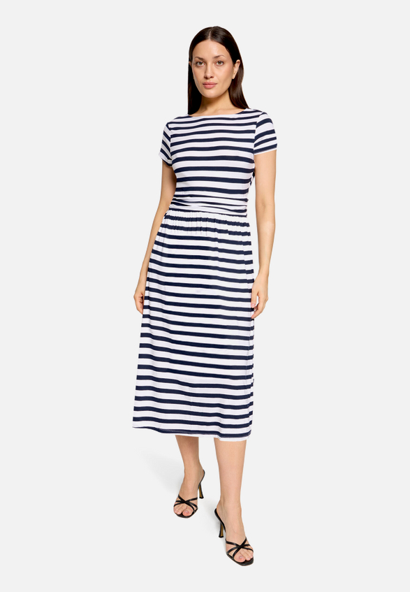Jerseykleid mit Streifen / Modellfoto Vorderseite