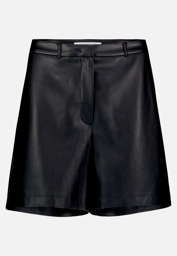 Shorts mit Eingrifftaschen / Vorderseite