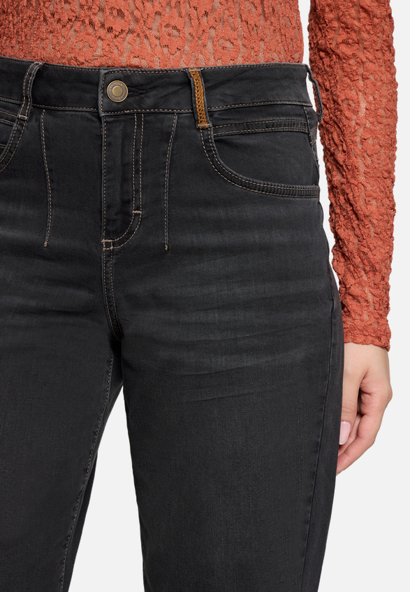 Used Look-Jeans mit Waschung / Detailbild