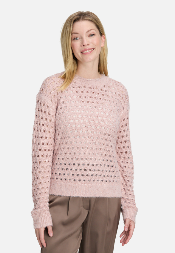 Strickpullover mit Effektgarn / Modellfoto Vorderseite