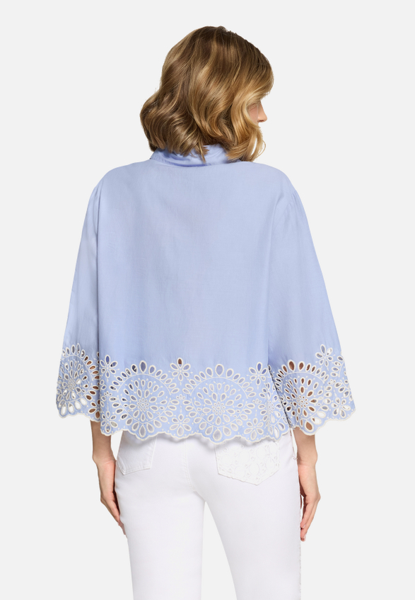 Casual-Bluse mit Stickerei / Modellfoto Rückseite