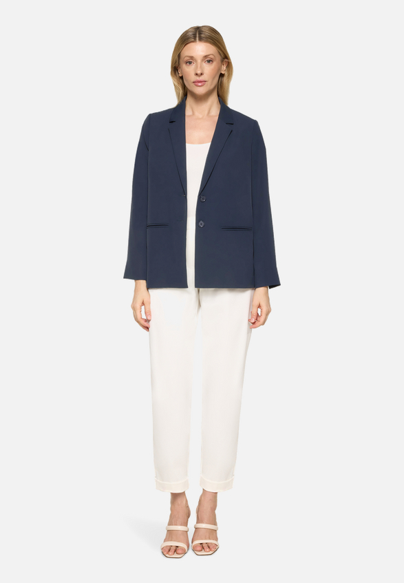 Longblazer mit Reverskragen / Modellfoto Vorderseite (Outfit)