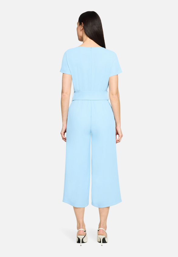Jumpsuit mit Eingrifftaschen / Modellfoto Rückseite